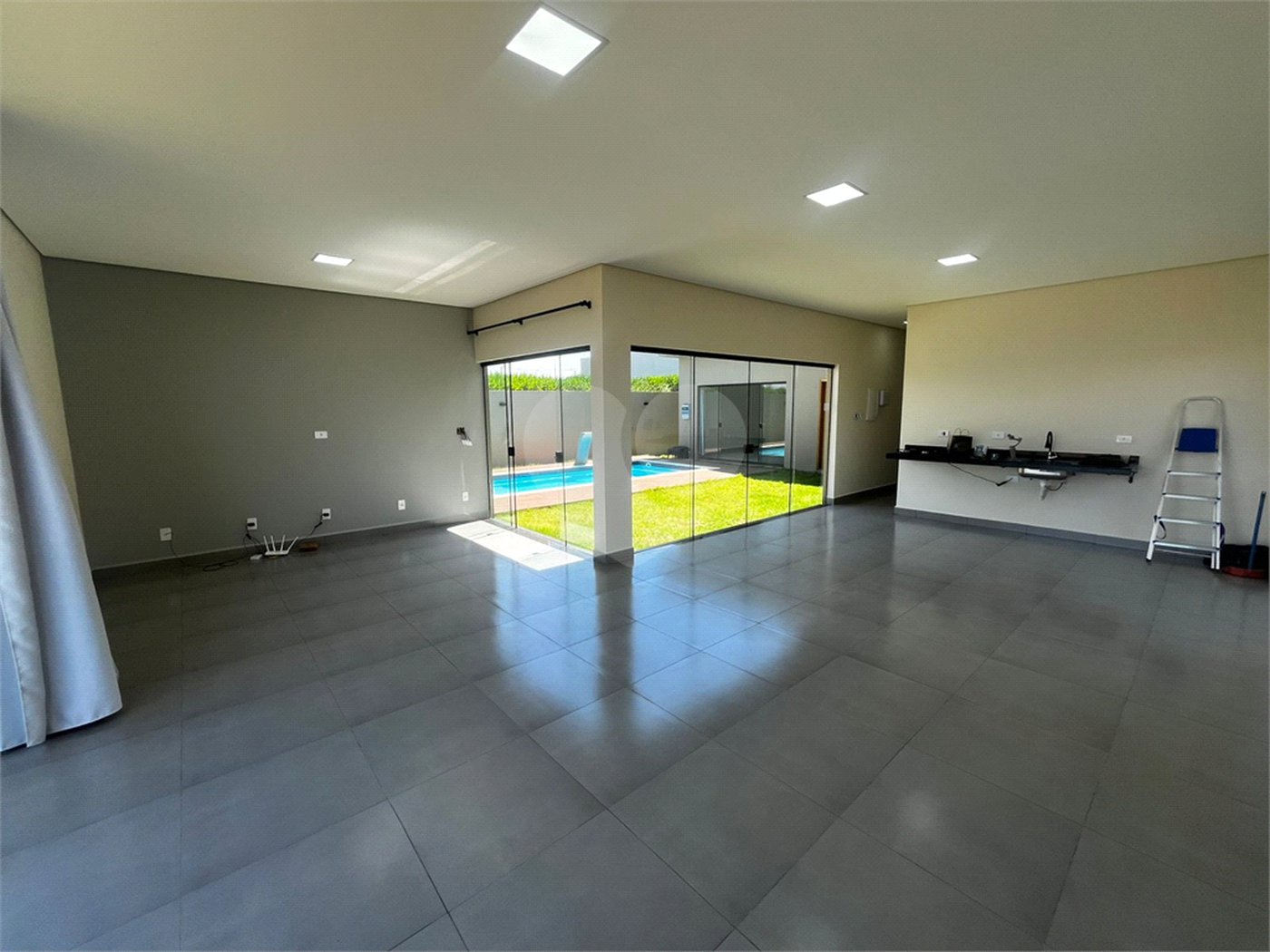 Casa à venda com 3 suítes em Terras de Santa Cristina Xiii Setor Marina, Paranapanema, SP