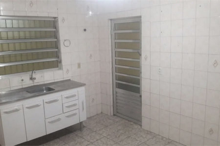 Sobrado à venda com 3 quartos em Jardim Macedônia, São Paulo, SP