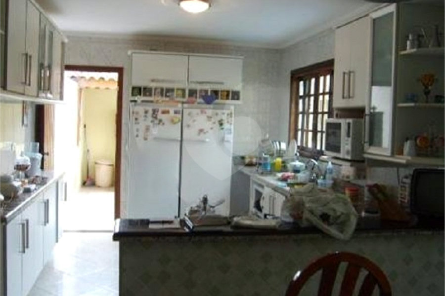 Sobrado à venda com 4 quartos, sendo 3 suítes, em Vila Irmãos Arnoni, São Paulo, SP