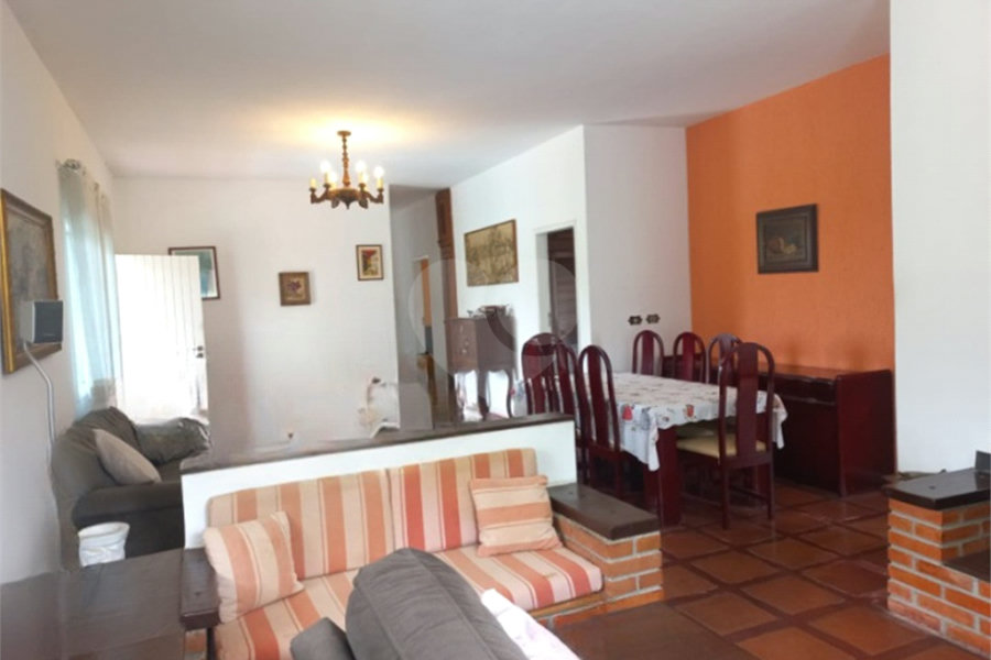 Casa à venda com 4 quartos, sendo 2 suítes, no condomínio Residencial Ypeville, Mairiporã - SP