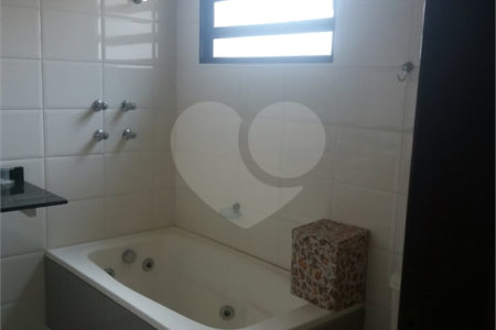 Casa Térrea à venda com 4 quartos, sendo 1 suíte,  em Vila Oliveira, Mogi das Cruzes, SP