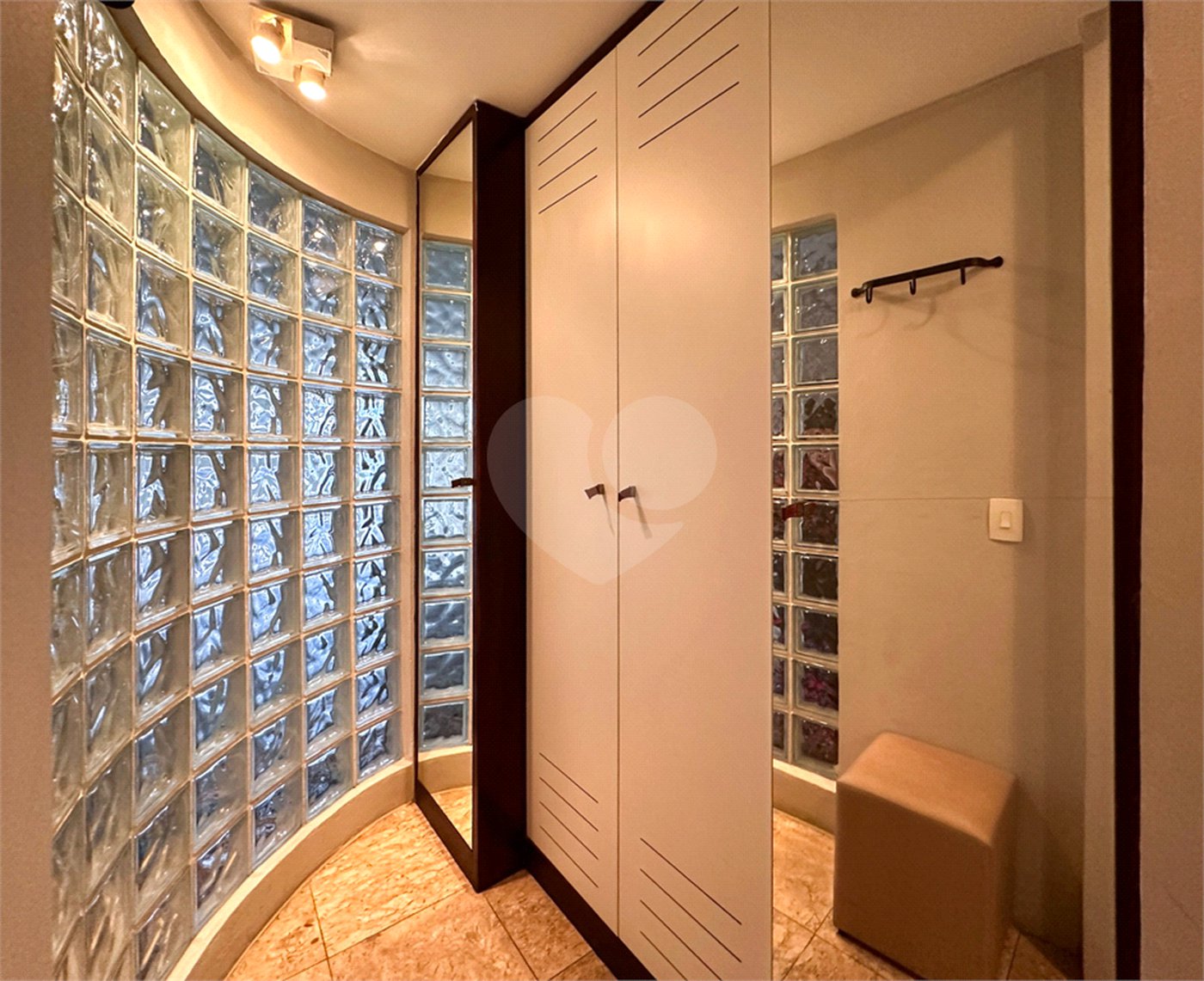 Casa à venda com 3 quartos, sendo 1 suíte,  no condomínio Barão do Triunfo, São Paulo - SP