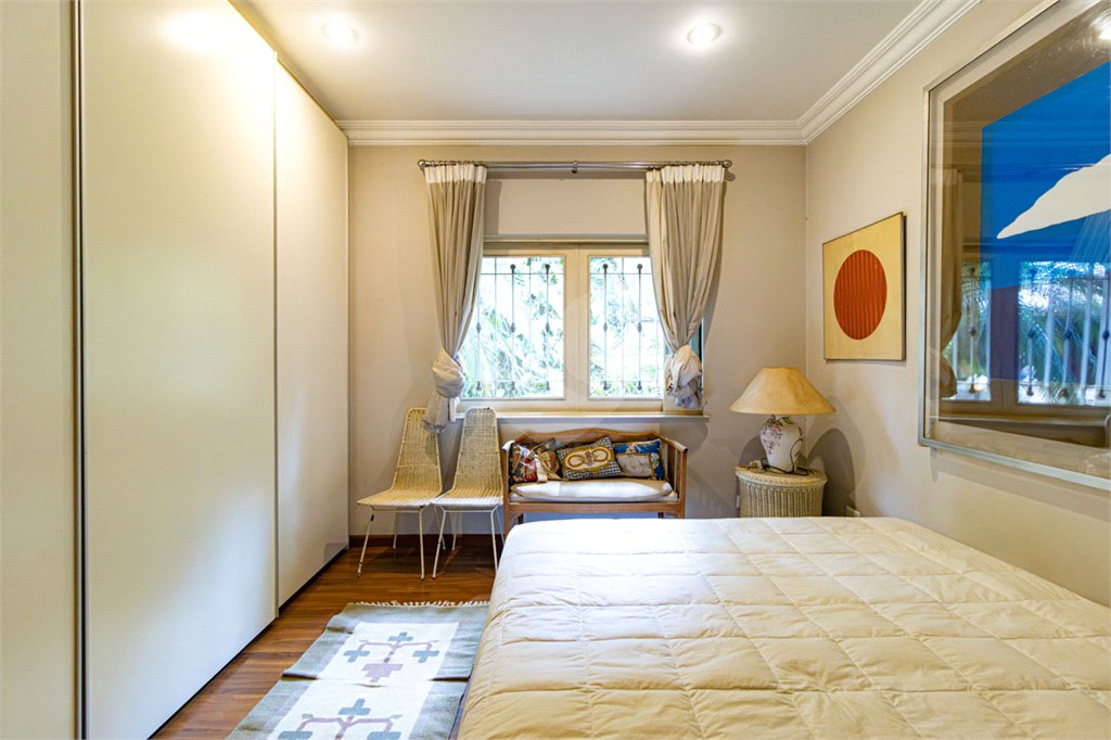Casa Térrea à venda com 4 quartos, sendo 2 suítes, em Jardim Europa, São Paulo, SP