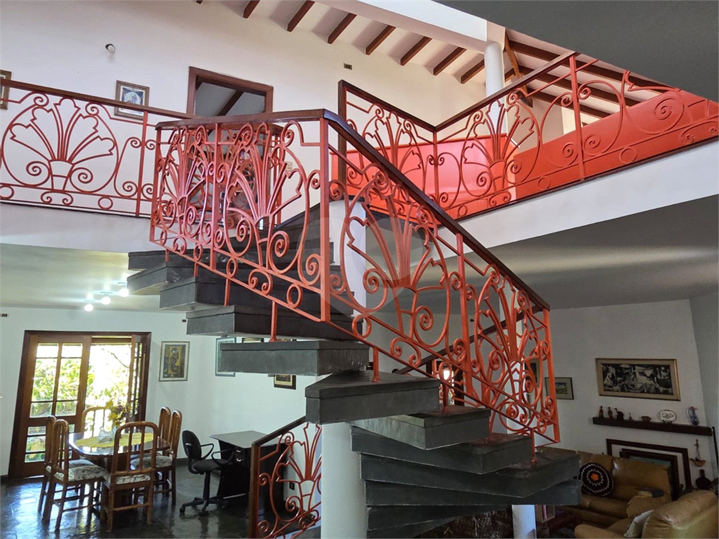 Casa à venda com 4 quartos, sendo 2 suítes, em Cidade São Francisco, São Paulo, SP