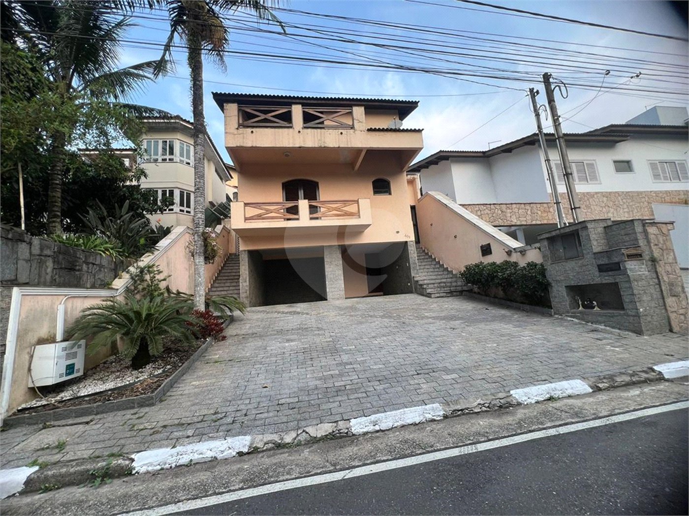Sobrado à venda ou para alugar com 3 quartos, sendo 2 suítes,  em Arujázinho Iv, Arujá, SP