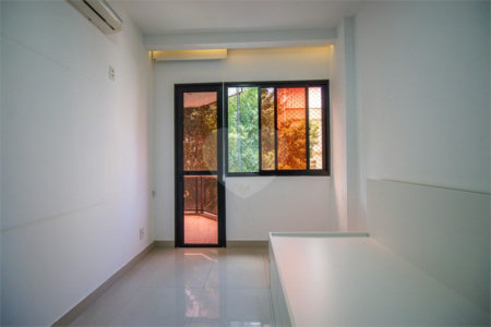 Apartamento à venda com 3 quartos, sendo 1 suíte, em Tijuca, Rio de Janeiro, RJ