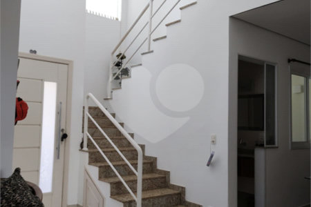 Casa à venda com 3 quartos, sendo 1 suíte, no condomínio Picollo Villaggio, Louveira - SP