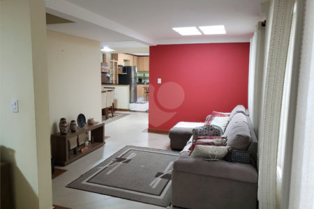 Casa à venda com 6 quartos, sendo 3 suítes, em Alto Ipiranga, Mogi das Cruzes, SP