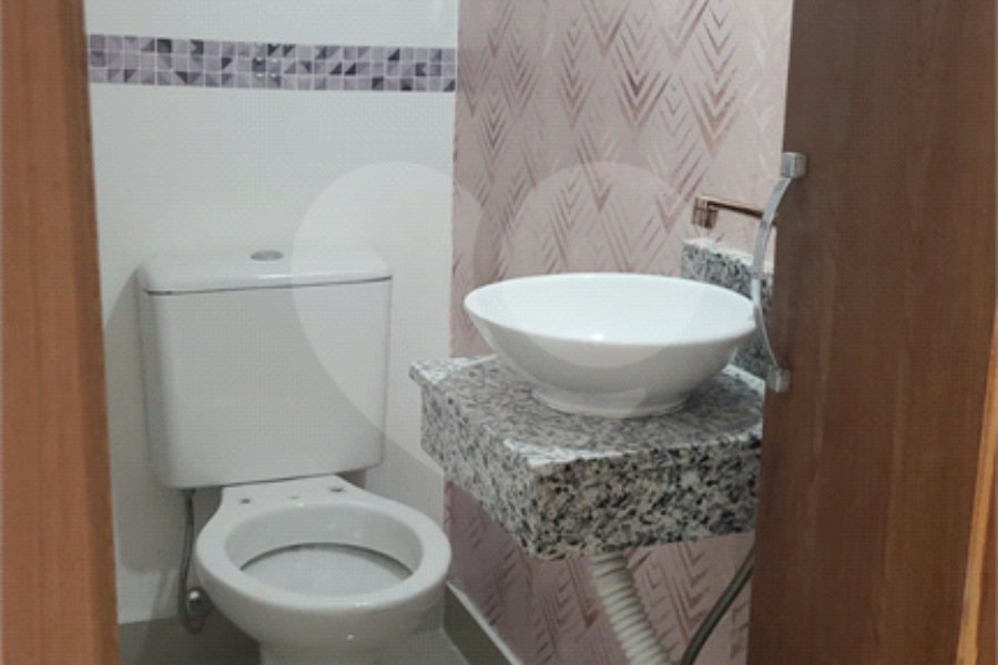 Casa à venda ou para alugar com 2 suítes no condomínio Santa Teresinha, São Paulo - SP
