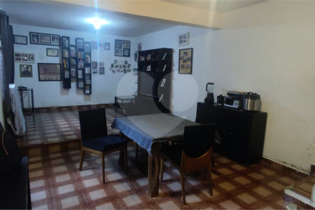 Sobrado à venda com 6 quartos, sendo 1 suíte, em Vila Acoreana, Poá, SP