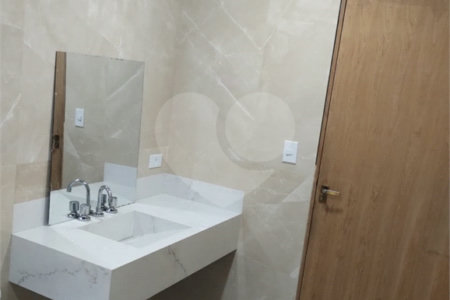 Sobrado à venda com 3 quartos, sendo 1 suíte,  em Jardim Varan, Suzano, SP
