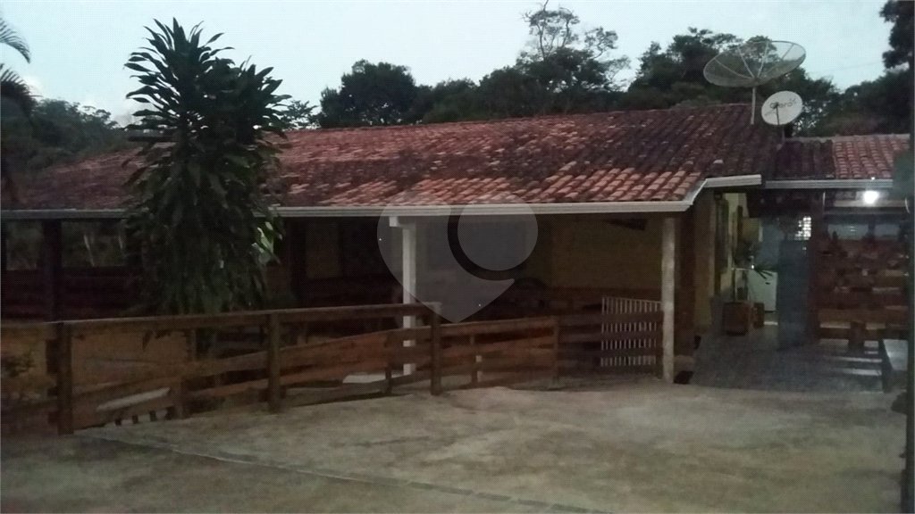Casa à venda com 6 quartos, sendo 4 suítes, no condomínio Recanto dos Palmares, Atibaia - SP