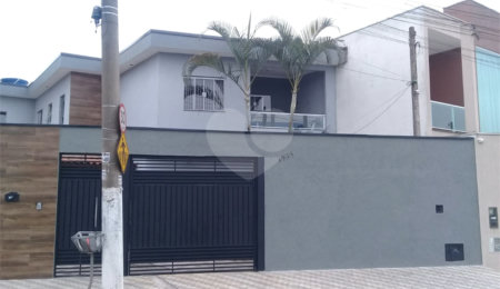 Sobrado à venda com 2 quartos, sendo 1 suíte,  em Cidade Boa Vista, Suzano, SP