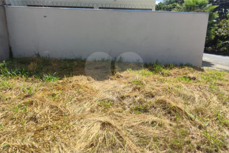 Terreno à Venda em São Carlos, no bairro Parque dos Flamboyants