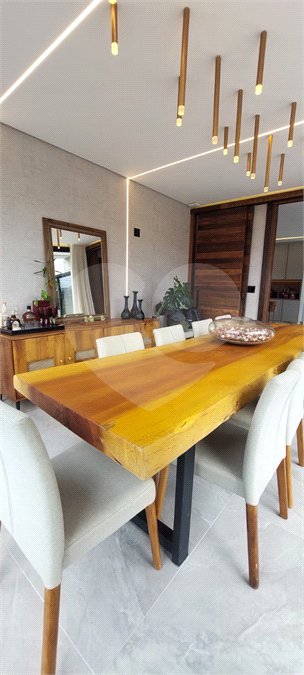 Casa à venda com 3 suítes no condomínio Figueira Garden, Atibaia - SP
