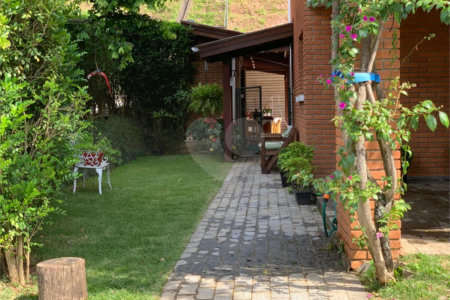 Casa à venda com 4 quartos, sendo 2 suítes, no condomínio Residencial Ypê Branco II, São Paulo - SP