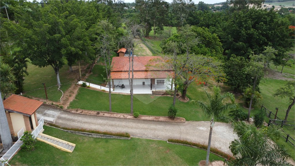 Casa à venda com 8 quartos, sendo 4 suítes, no condomínio Santa Filomena, Salto - SP