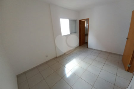 Apartamento no Condomínio Veneza