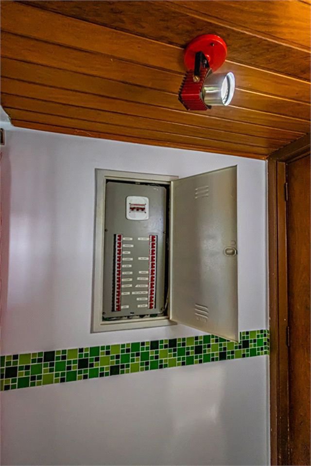 Sala Comercial à Venda na Encruzilhada – 100 M² – Santos/Sp