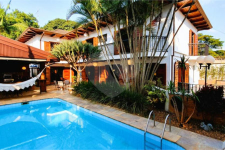 Casa à venda com 5 suítes em Jardim Leonor, São Paulo, SP