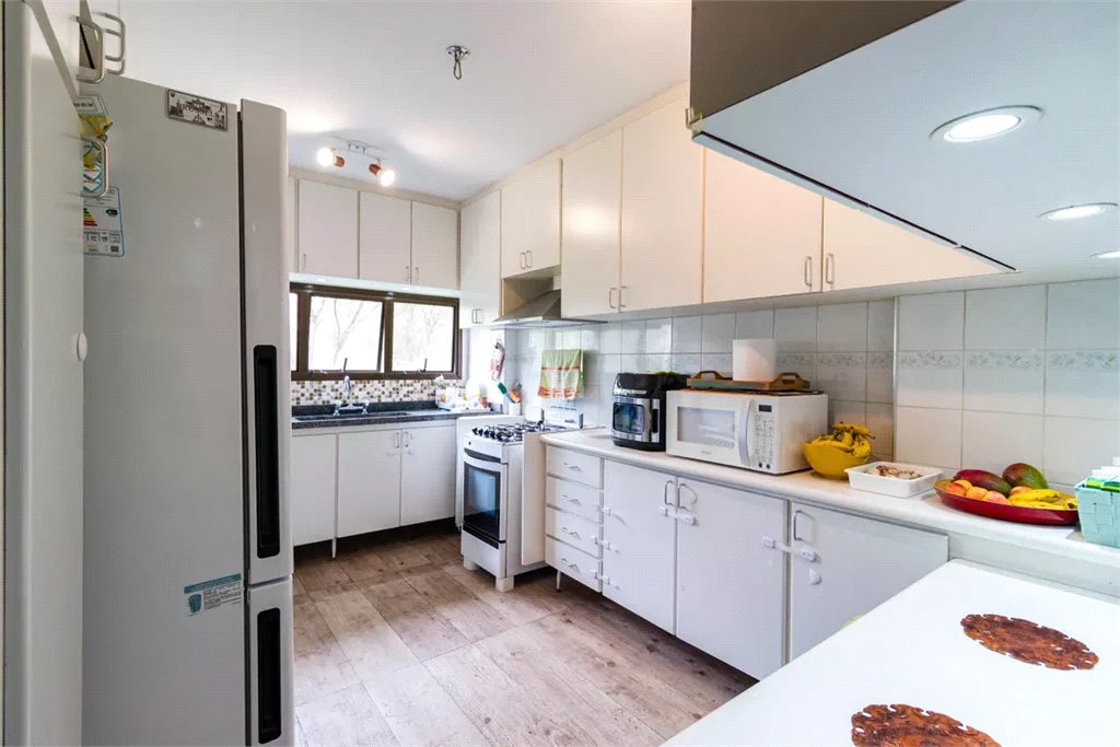 Apartamento à venda com 3 quartos, sendo 1 suíte,  em Vila Andrade, São Paulo, SP