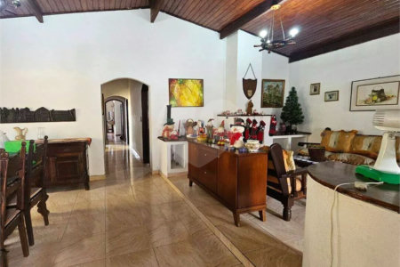 Casa Térrea à venda com 3 quartos, sendo 1 suíte, no Centro, Poá, SP