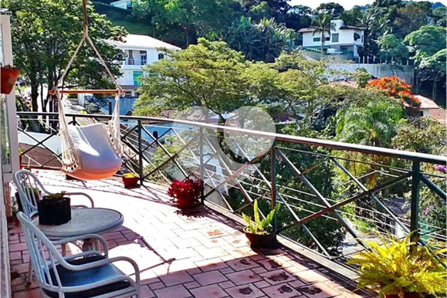 Sobrado à venda com 4 quartos, sendo 3 suítes, em Tremembé, São Paulo, SP