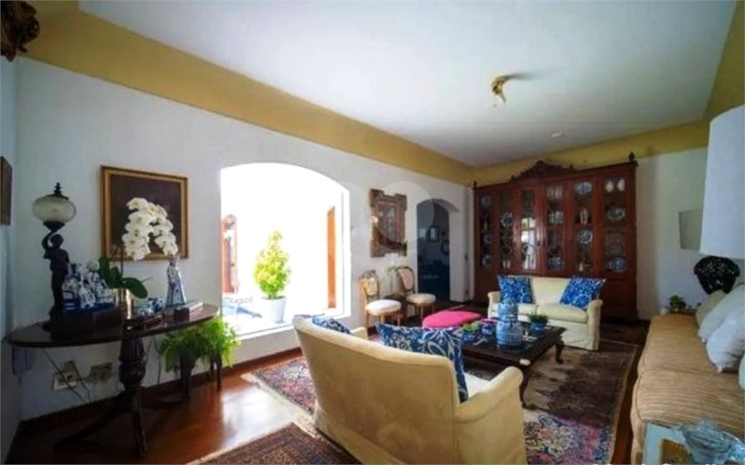 Casa à venda com 5 quartos, sendo 2 suítes,  em Jardim Everest, São Paulo, SP