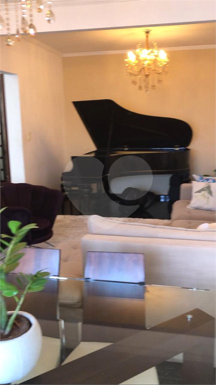 Sobrado à venda com 5 quartos, sendo 1 suíte, em Jardim Marisa, São Paulo, SP