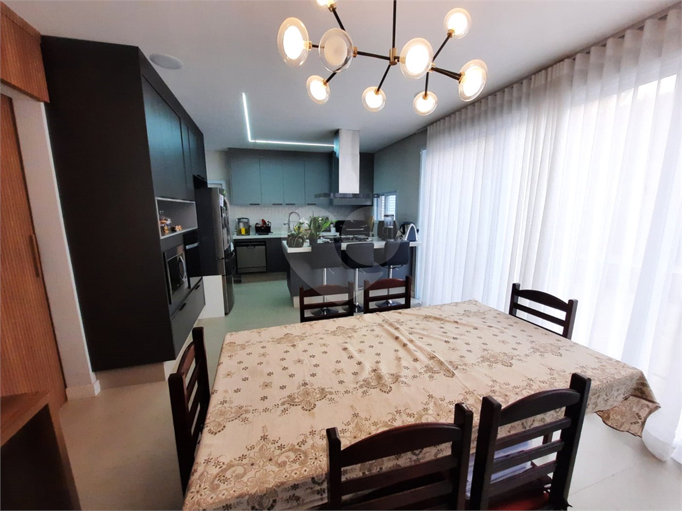 Casa à venda com 3 suítes no condomínio Ecovillagio, São Roque - SP