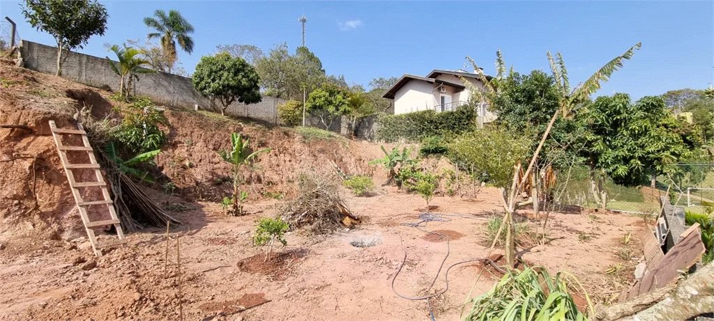 Casa à venda com 3 quartos, sendo 1 suíte, no condomínio Chácaras do Lago, Vinhedo - SP