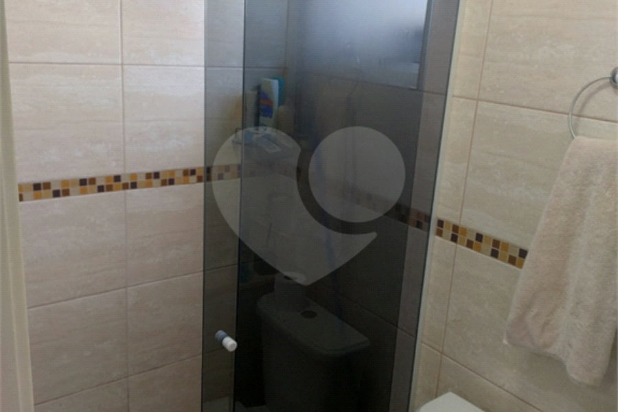 Casa à venda com 2 quartos, sendo 1 suíte, no condomínio Residencial Karen, São Paulo - SP