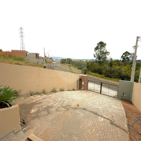 Casa à venda com 3 quartos, sendo 1 suíte,  em Loteamento Vale das Flores, Atibaia, SP