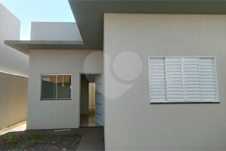 Casa à venda ou para alugar com 2 quartos, sendo 1 suíte, em Ipê, Três Lagoas, MS