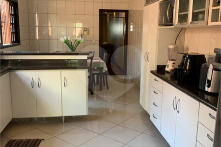 Sobrado à venda com 3 quartos, sendo 1 suíte, em Jardim Marajoara, São Paulo, SP