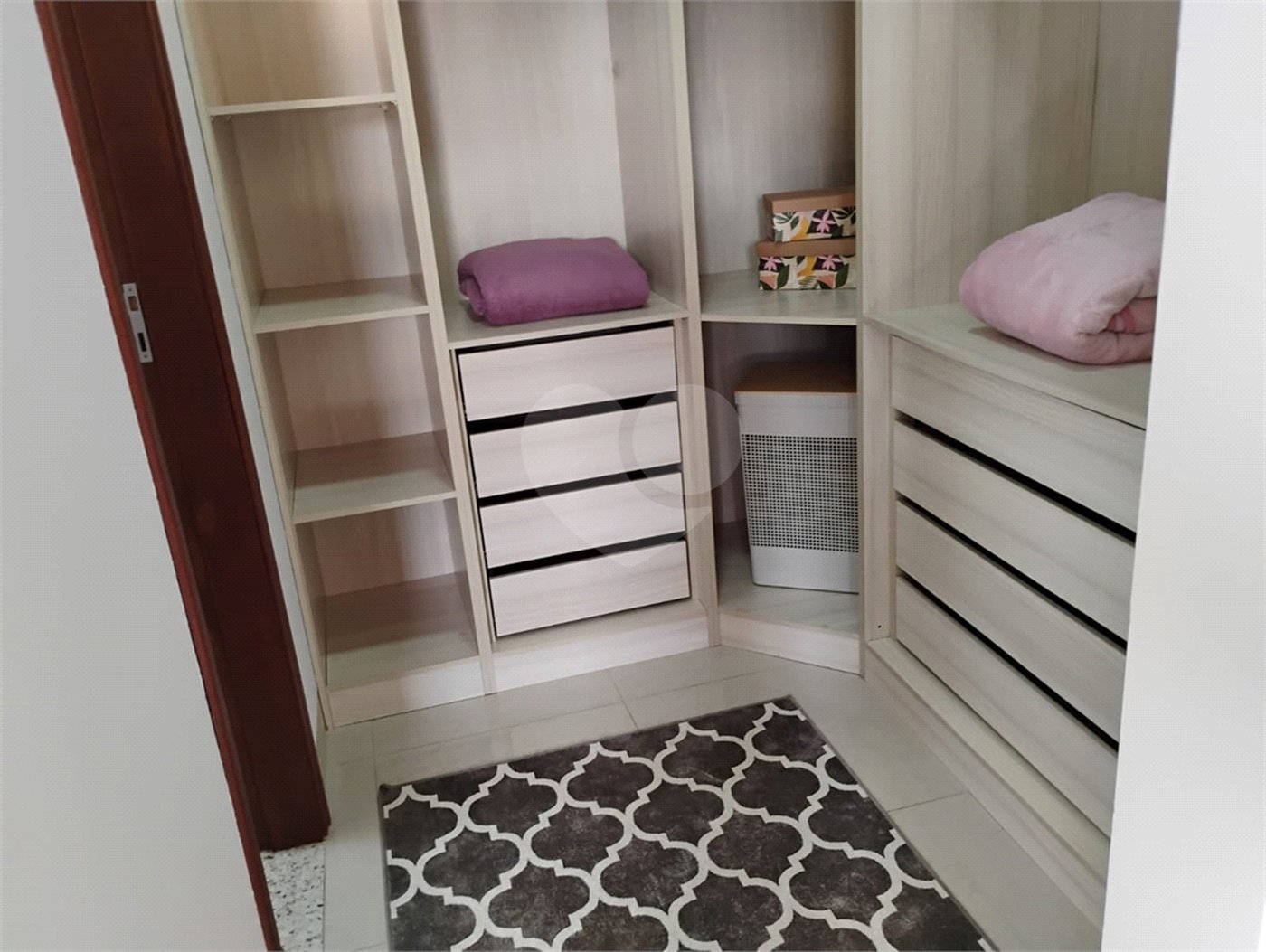 Sobrado à venda com 4 quartos, sendo 3 suítes,  em Jardim Marabá, Itapetininga, SP