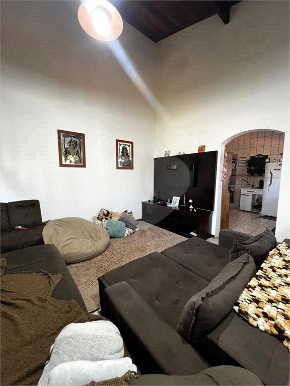 Casa à venda com 3 quartos, sendo 1 suíte, no Centro, Guararema, SP