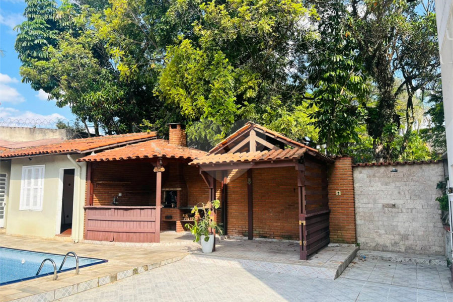 Casa à venda com 4 quartos, sendo 1 suíte, em Jardim São Bento, São Paulo, SP