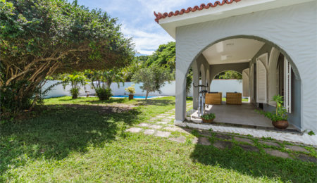 Casa à venda com 3 quartos, sendo 1 suíte,  em Manguinhos, Armação dos Búzios, RJ