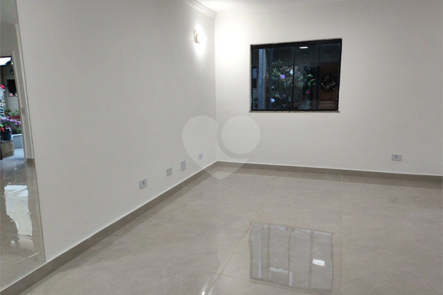 Casa à venda com 3 quartos, sendo 1 suíte,  no condomínio Res Saint Honoré, São Paulo - SP