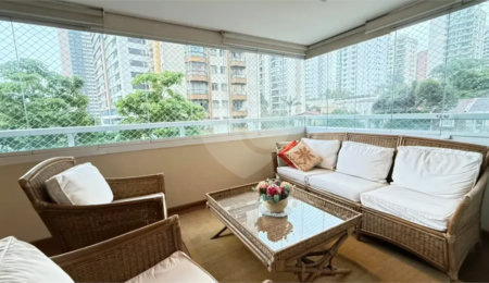 Apartamento à venda com 4 quartos, sendo 3 suítes, em Campo Belo, São Paulo, SP
