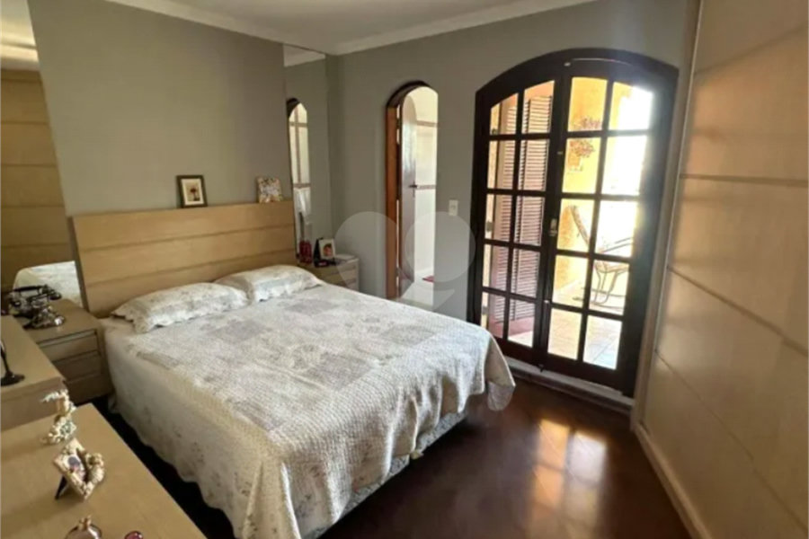 Sobrado à venda com 4 quartos, sendo 1 suíte, em Jardim Regina, São Paulo, SP