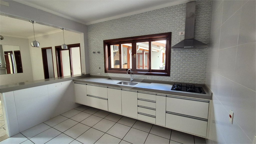 Casa à venda com 4 quartos, sendo 2 suítes, no condomínio Residencial Grape Village, Vinhedo - SP
