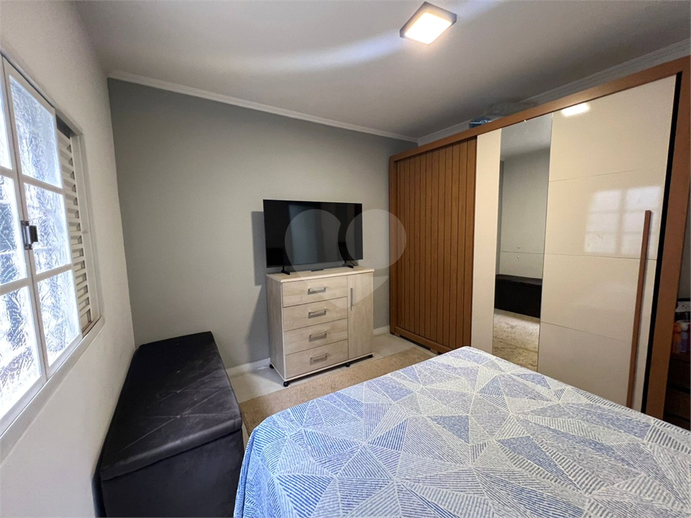 Sobrado à venda com 3 quartos, sendo 1 suíte, em Lopes de Oliveira, Sorocaba, SP