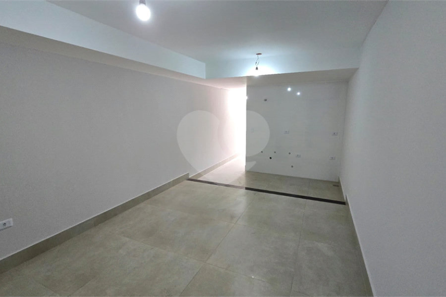 Sobrado à venda ou para alugar com 3 quartos, sendo 1 suíte,  em Parque Maria Domitila, São Paulo, SP