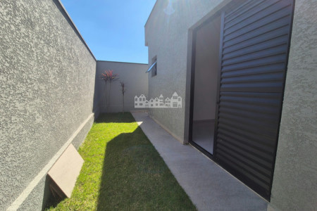 Casa térrea à venda com 3 quartos, sendo 1 suíte, em Vila Bonsai, Atibaia - SP