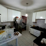 Casa à venda em Atibaia com 5 dormitórios (1 suíte), piscina e área gourmet, 2 vagas garagem, avalia permuta e financiamento
