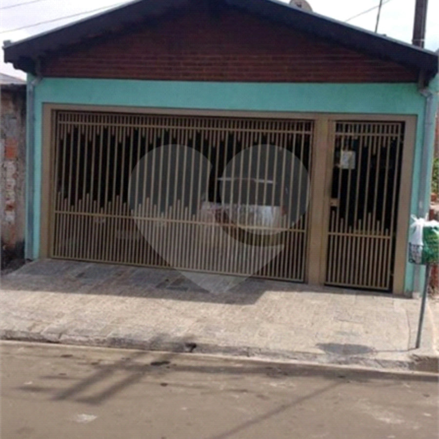 Casa térrea no Loteamento Habitacional São Carlos 1, sendo 3 Dormitórios e 1 suíte