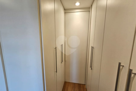 Apartamento à venda com 3 quartos, sendo 1 suíte, em Santo Amaro, São Paulo, SP