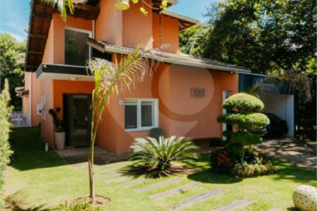 Casa à venda com 5 quartos, sendo 4 suítes, no condomínio Figueira Garden, Atibaia - SP